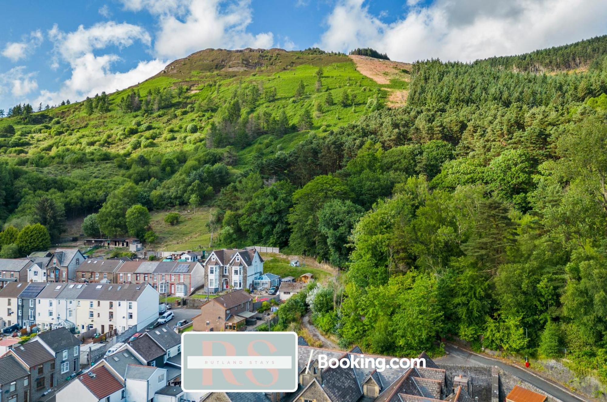Contractors Accommodation South Wales By Rutland Stays Short Lets & Serviced Accommodation Pentre Treorky Extérieur photo
