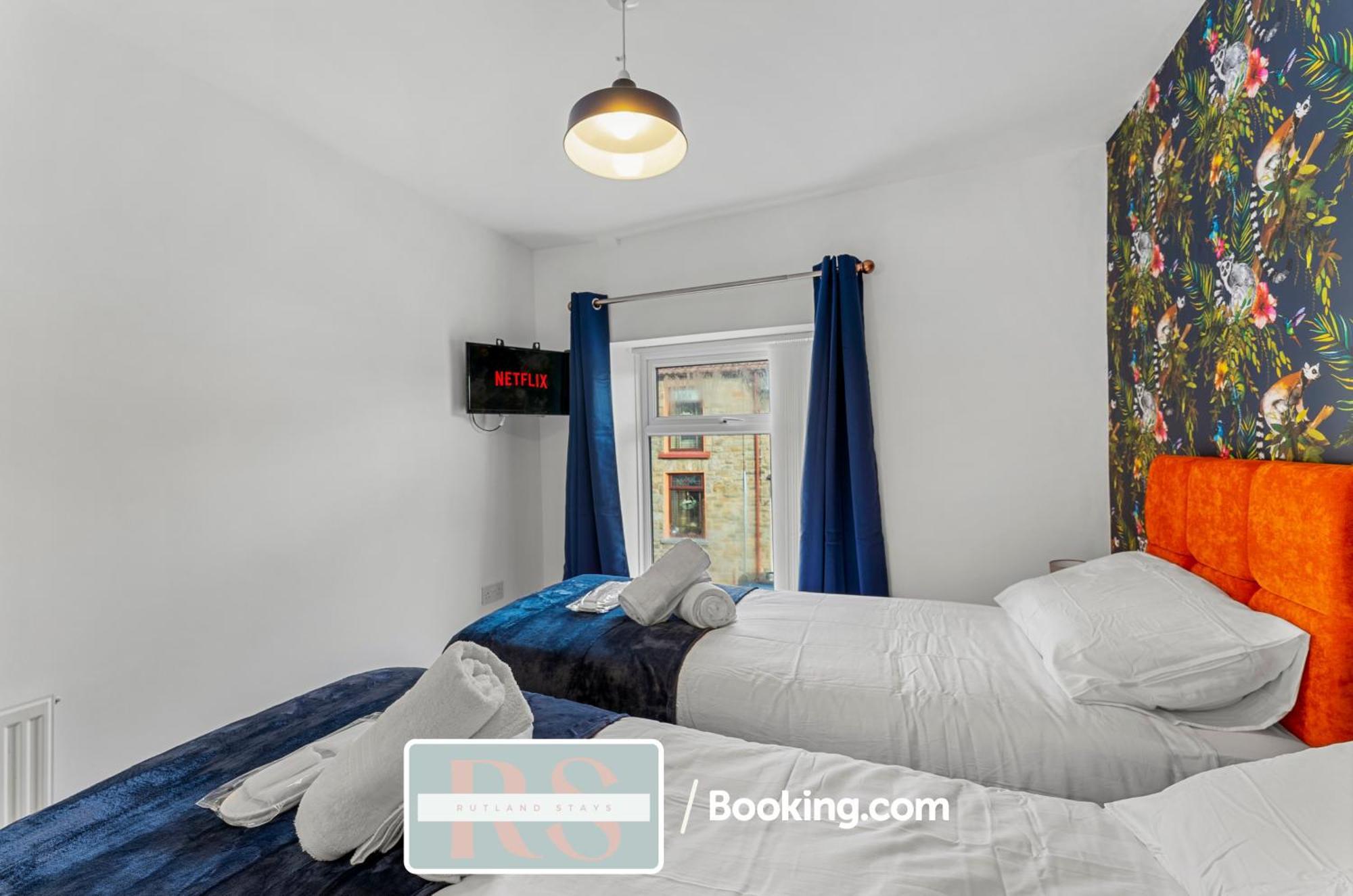 Contractors Accommodation South Wales By Rutland Stays Short Lets & Serviced Accommodation Pentre Treorky Extérieur photo